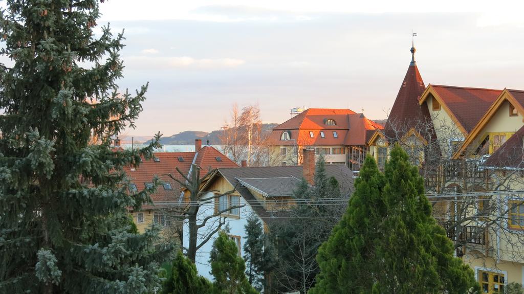 Apartman Vitorlas Vendeghaz Balatonfured Room photo