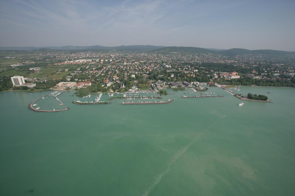 Apartman Vitorlas Vendeghaz Balatonfured Exterior photo